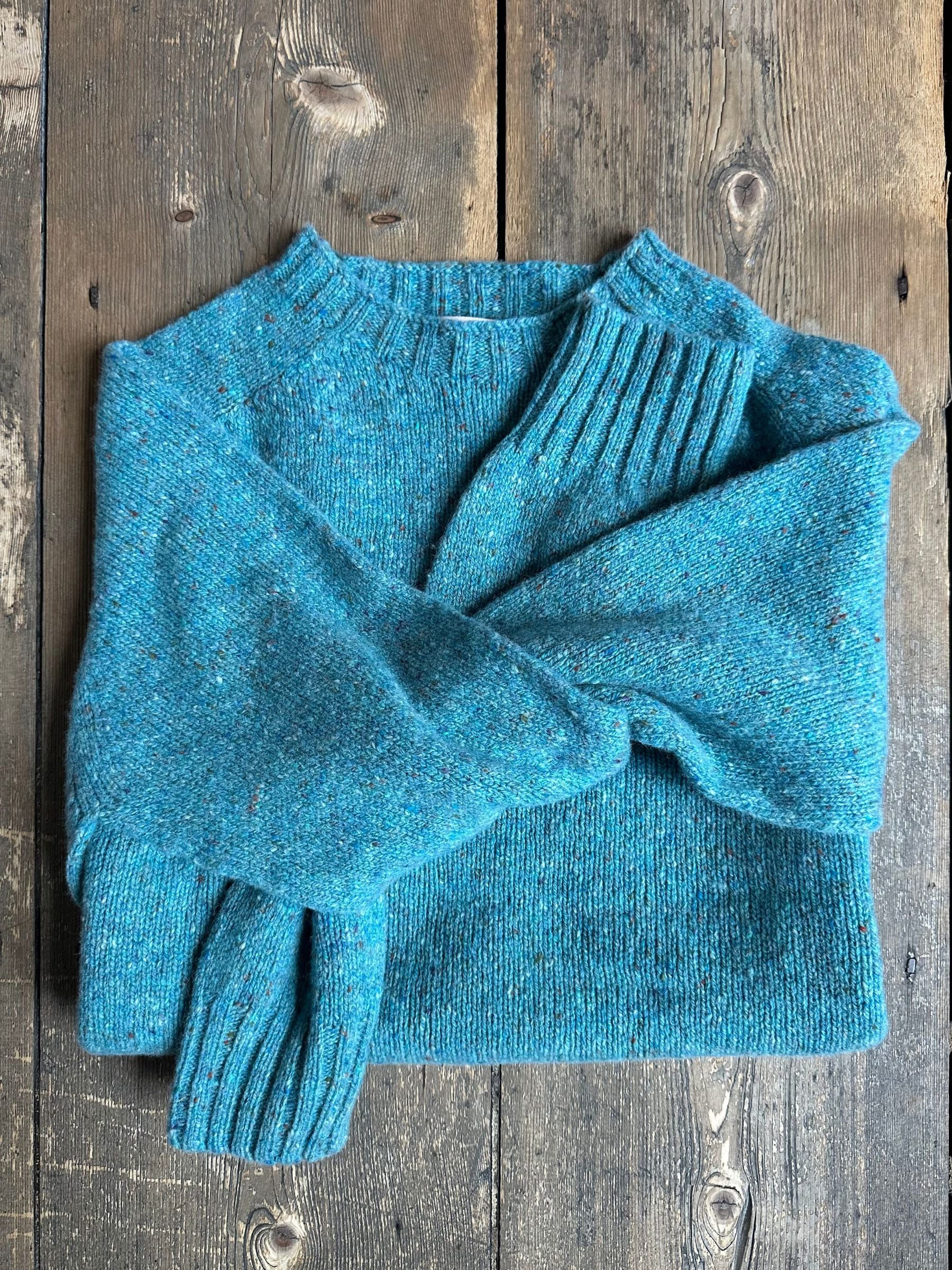 Cropped Crew-Neck in Mineral Blue