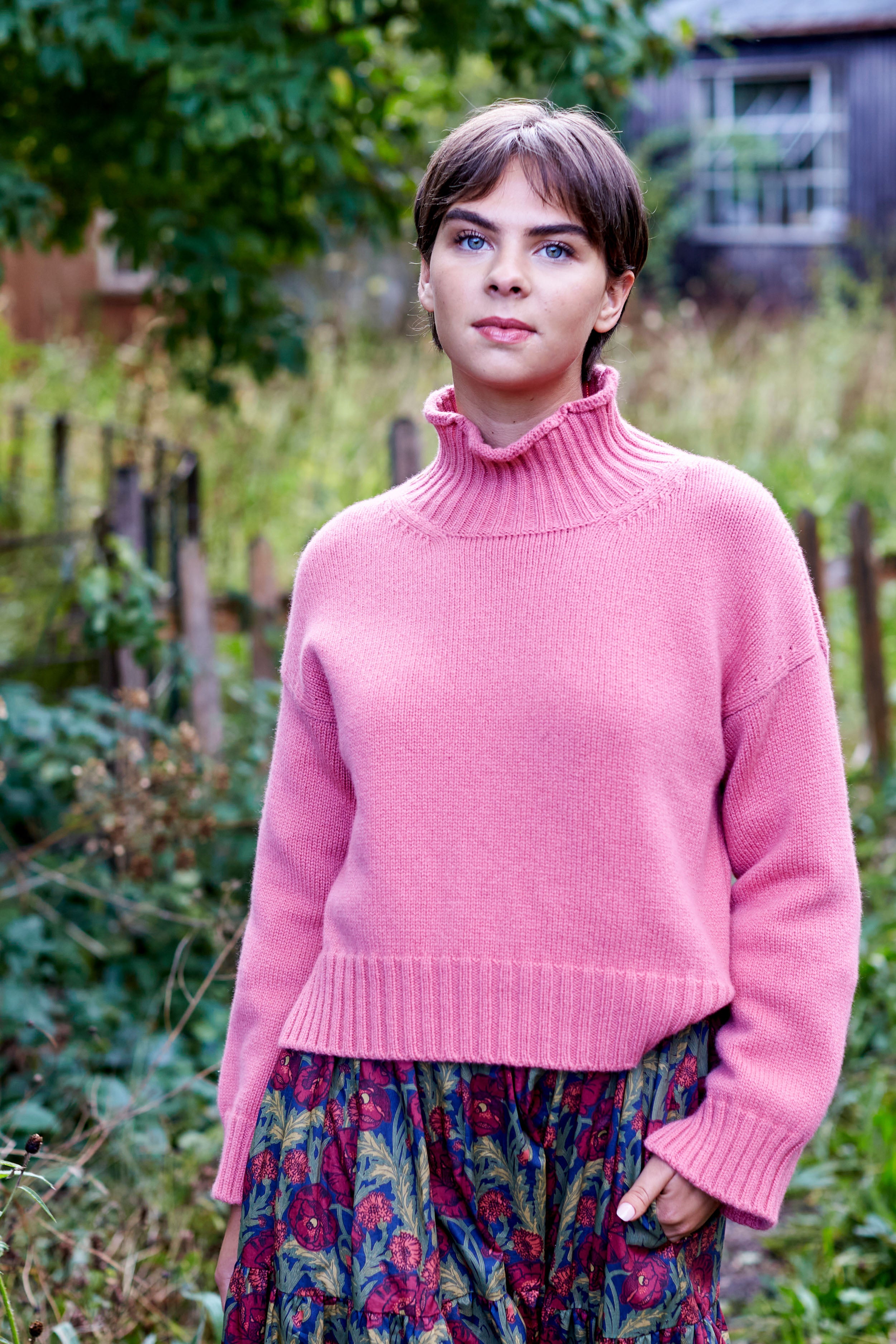 Islay Cropped Jumper in Sand Rose Lambswool