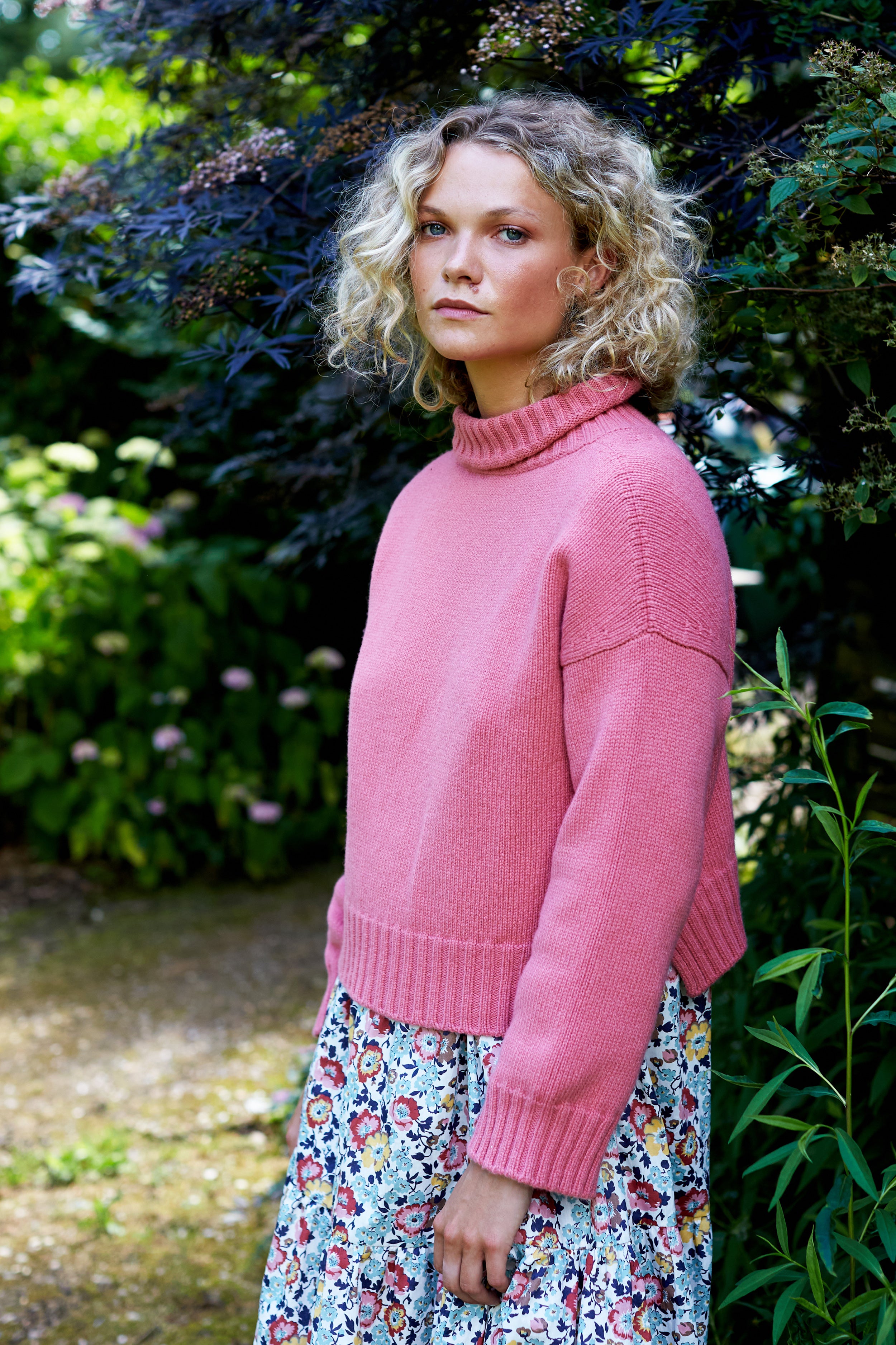 Islay Cropped Jumper in Sand Rose Lambswool
