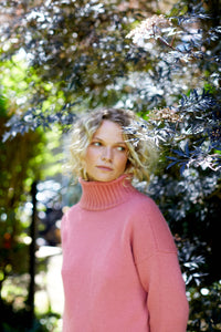 Islay Cropped Jumper in Sand Rose Lambswool