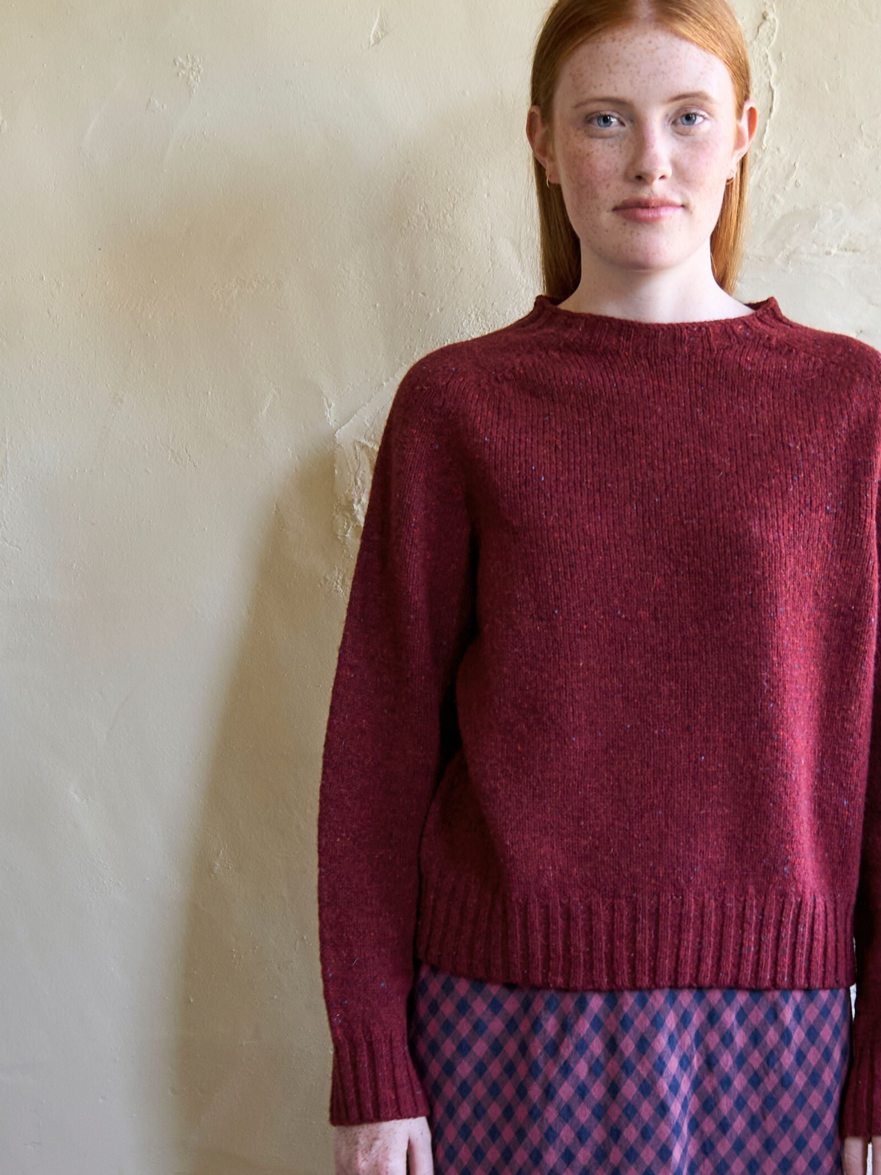 Cropped Crew-Neck in Bordeaux