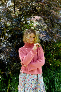 Islay Cropped Jumper in Sand Rose Lambswool